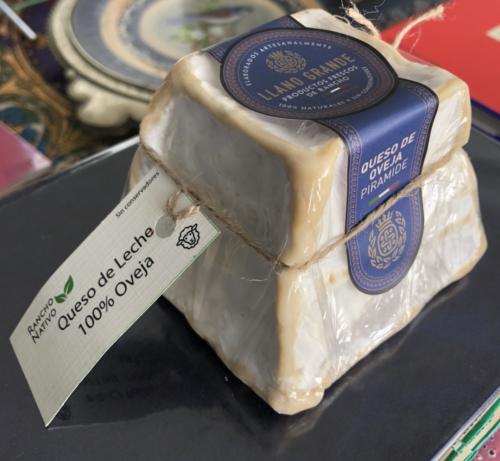 Queso 100% de oveja Pirámide, 1 pieza 260 a 300 g.